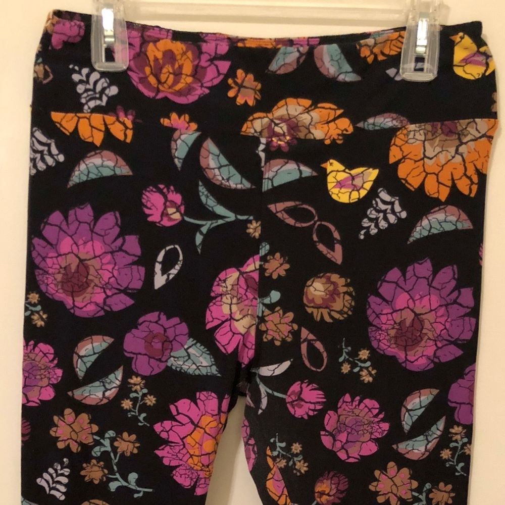 LuLaRoe Tall & Curvy Leggings
